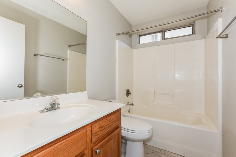 1,840/Mo, 1069 E Nardini St San Tan Valley, AZ 85140 Bathroom View