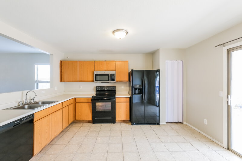 1,680/Mo, 11815 W Columbine Dr El Mirage, AZ 85335 Kitchen View 4