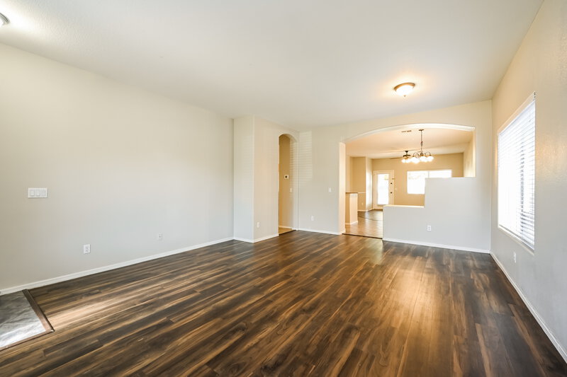 2,315/Mo, 14232 W Clarendon Ave Goodyear, AZ 85395 Living Room View