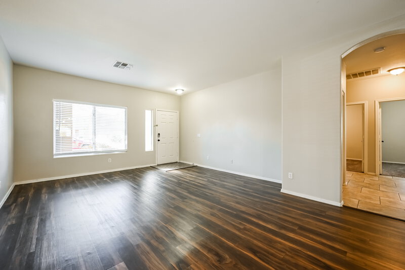 2,315/Mo, 14232 W Clarendon Ave Goodyear, AZ 85395 Living Room View 2