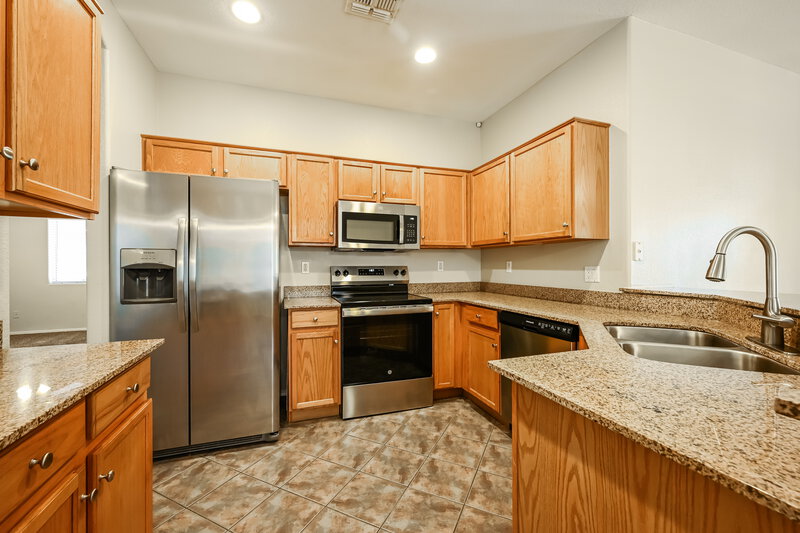 2,315/Mo, 14232 W Clarendon Ave Goodyear, AZ 85395 Kitchen View 2