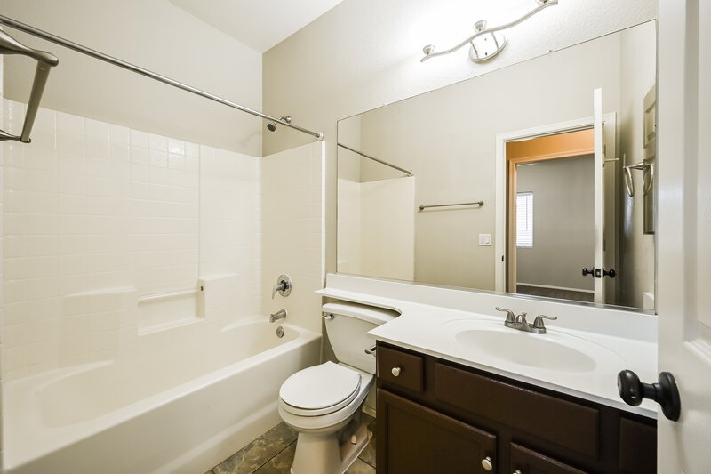 2,315/Mo, 14232 W Clarendon Ave Goodyear, AZ 85395 Bathroom View