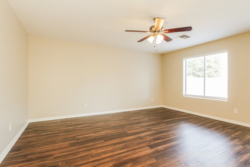 2,210/Mo, 12916 W Lawrence Ct Glendale, AZ 85307 Living Room View