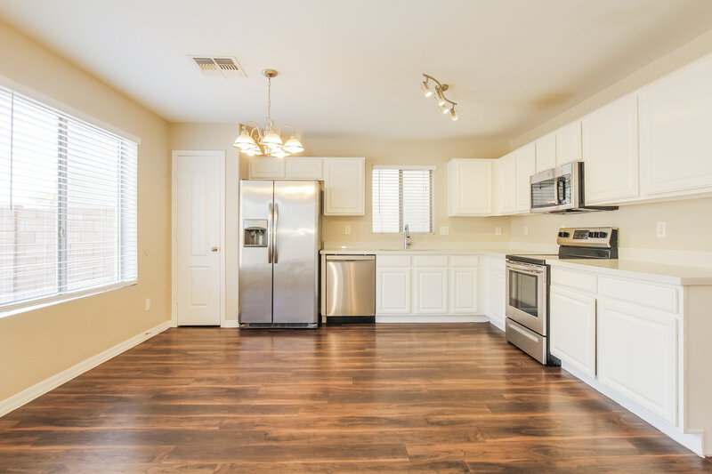 2,210/Mo, 12916 W Lawrence Ct Glendale, AZ 85307 Kitchen View