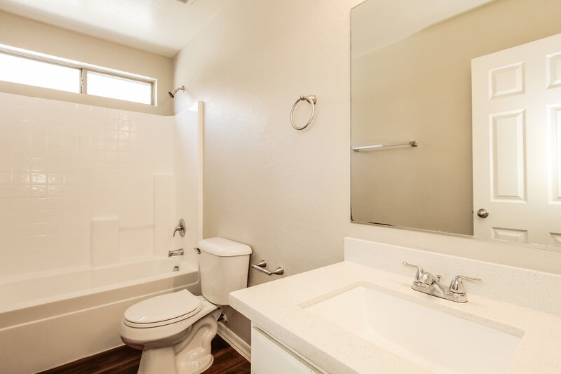 2,210/Mo, 12916 W Lawrence Ct Glendale, AZ 85307 Bathroom View