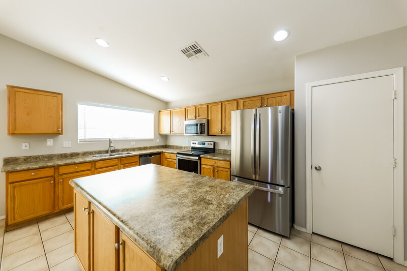 1,945/Mo, 15189 W Woodlands Ave Goodyear, AZ 85338 Kitchen View