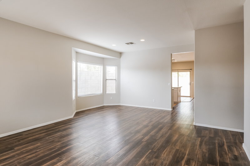 1,940/Mo, 3402 N 129th Drive Avondale, AZ 85392 Family Room View 2