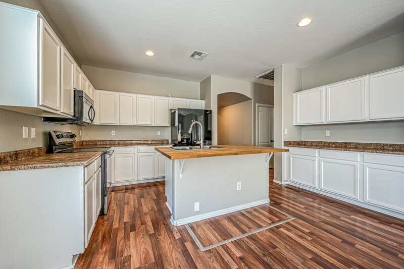 2,075/Mo, 16994 W Manchester Drive Surprise, AZ 85374 Kitchen View