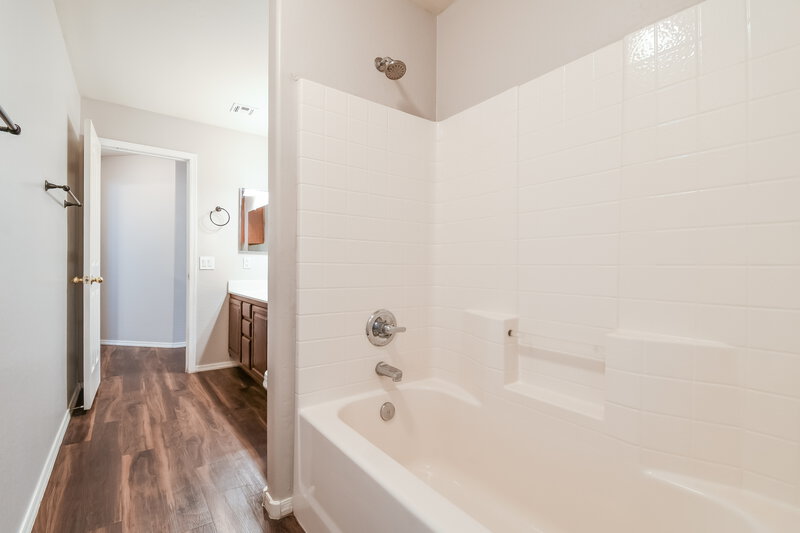 2,070/Mo, 3275 W Sunshine Butte Drive Queen Creek, AZ 85142 Bathroom View 2