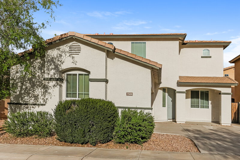 2,330/Mo, 7509 S 27th Way Phoenix, AZ 85042 External View