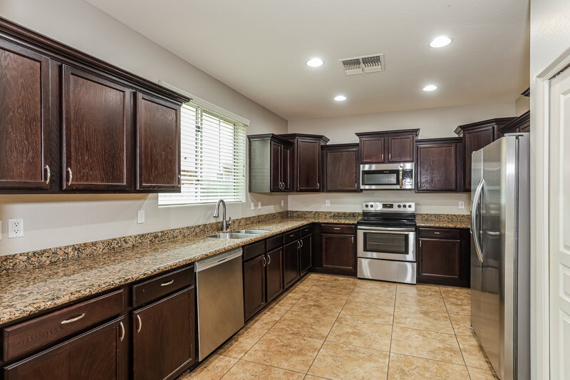 2,330/Mo, 7509 S 27th Way Phoenix, AZ 85042 Kitchen View