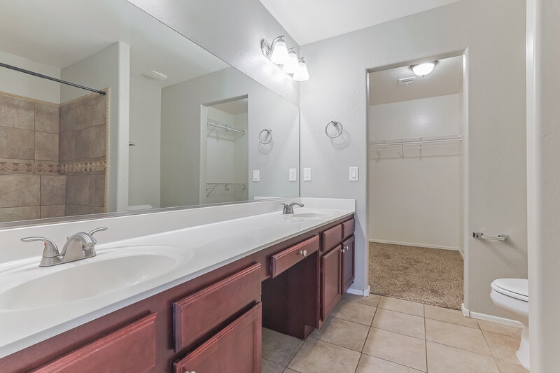 1,900/Mo, 1465 E Daniella Drive San Tan Valley, AZ 85140 Main Bathroom View