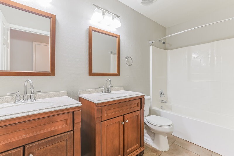 1,900/Mo, 1465 E Daniella Drive San Tan Valley, AZ 85140 Bathroom View 2