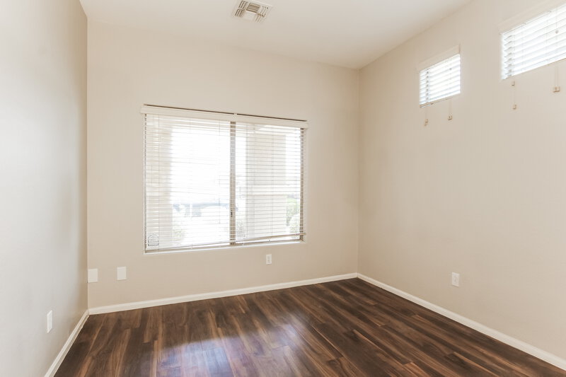 2,110/Mo, 7154 W Globe Avenue Phoenix, AZ 85043 Living Room View