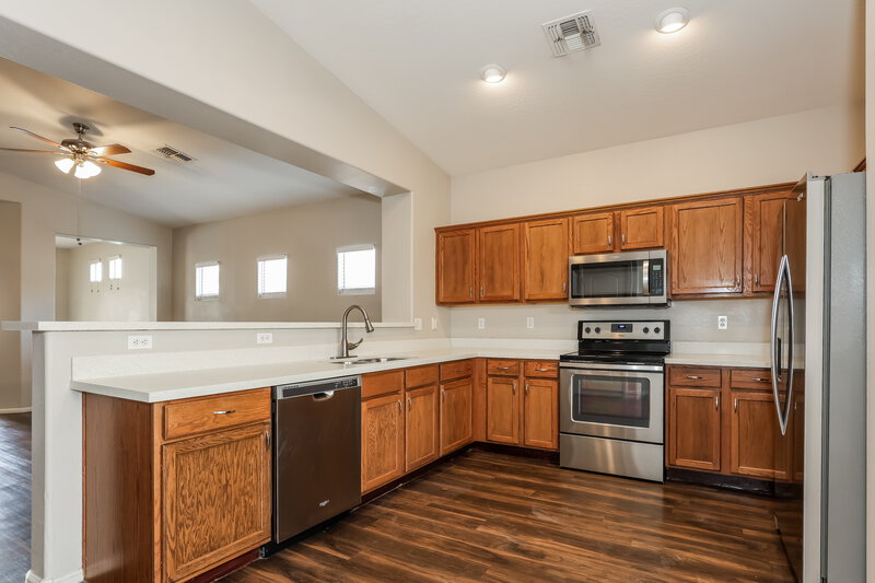 2,010/Mo, 7154 W Globe Avenue Phoenix, AZ 85043 Kitchen View