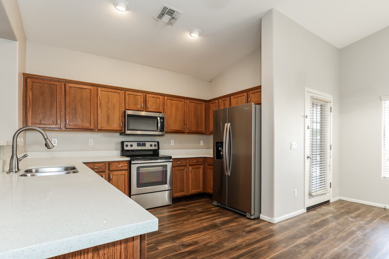 2,010/Mo, 7154 W Globe Avenue Phoenix, AZ 85043 Kitchen View 2
