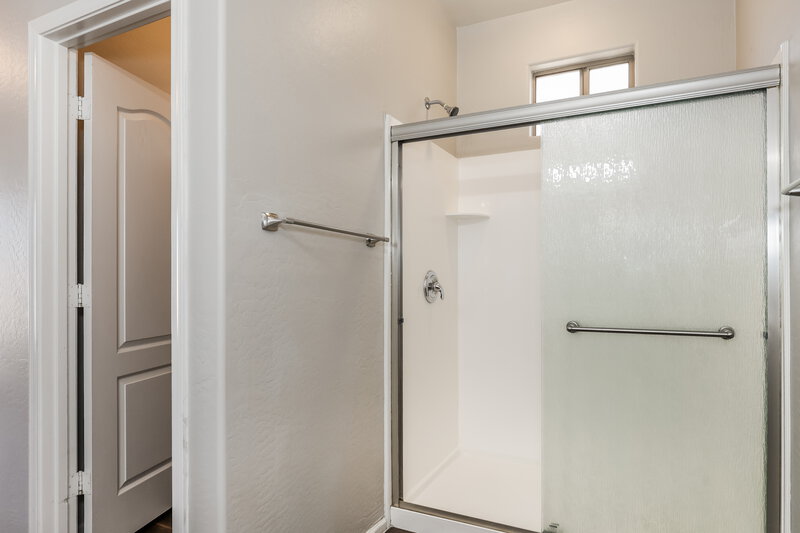 2,010/Mo, 7154 W Globe Avenue Phoenix, AZ 85043 Main Bathroom View