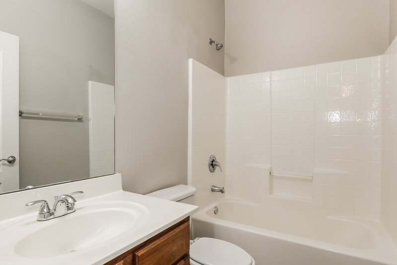 2,010/Mo, 7154 W Globe Avenue Phoenix, AZ 85043 Bathroom View
