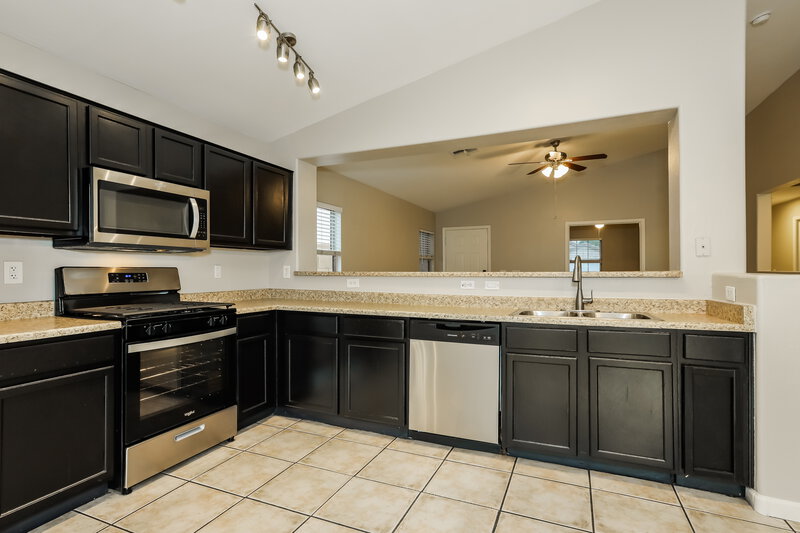 1,680/Mo, 12621 W Bloomfield Rd El Mirage, AZ 85335 Kitchen View