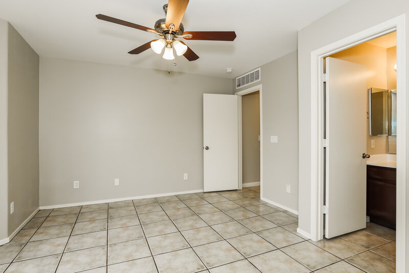 1,680/Mo, 12621 W Bloomfield Rd El Mirage, AZ 85335 Main Bedroom View 2