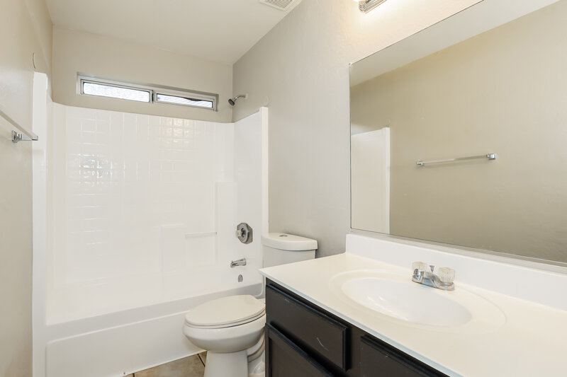1,680/Mo, 12621 W Bloomfield Rd El Mirage, AZ 85335 Bathroom View