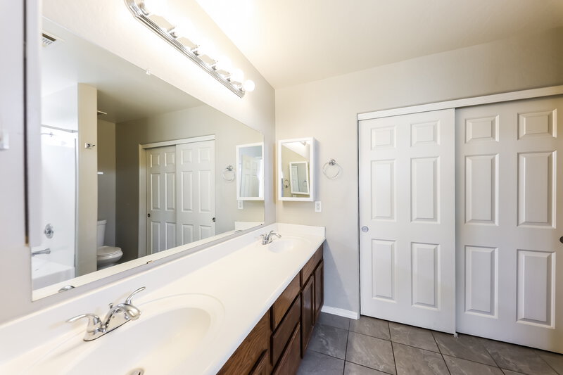 3,100/Mo, 8755 E Kilarea Ave Mesa, AZ 85209 Main Bathroom View