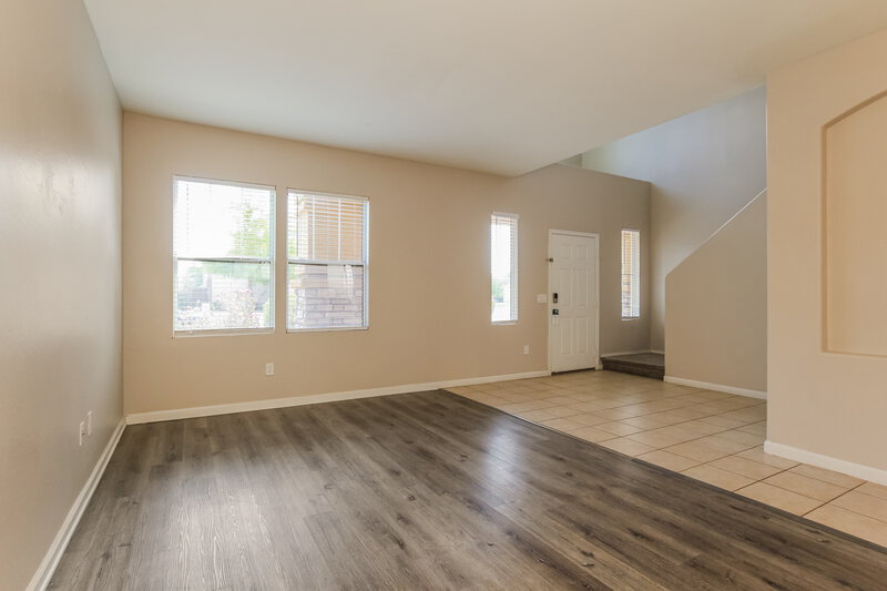 2,060/Mo, 7233 S 40th Ave Phoenix, AZ 85041 Living Room View
