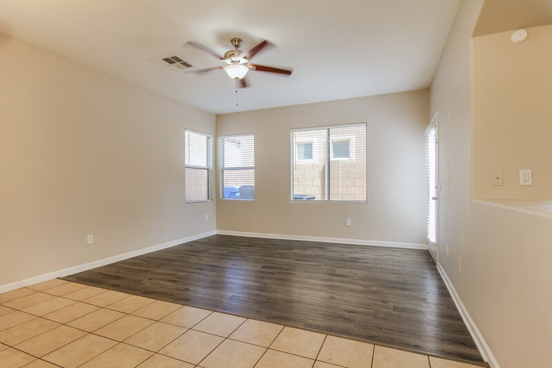 2,060/Mo, 7233 S 40th Ave Phoenix, AZ 85041 Family Room View