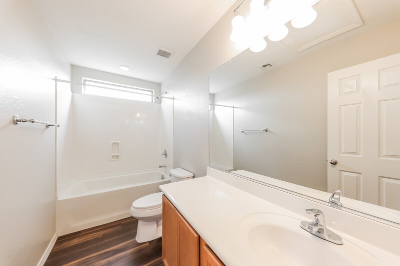 1,890/Mo, 19372 W Adams Street Buckeye, AZ 85326 Bathroom View