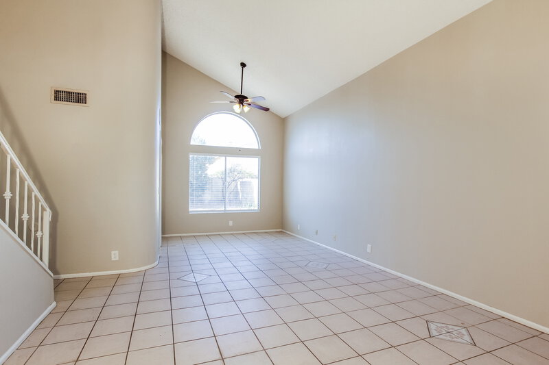 3,020/Mo, 19406 N 76th Drive Glendale, AZ 85308 Living Room View