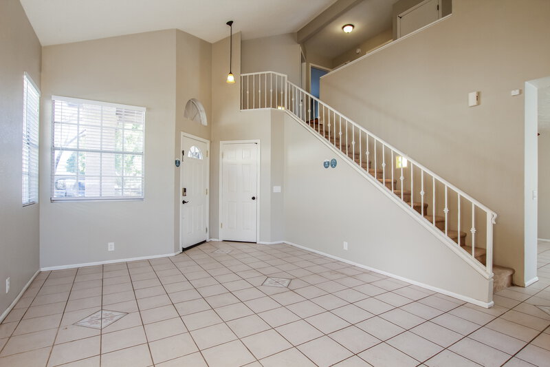 3,020/Mo, 19406 N 76th Drive Glendale, AZ 85308 Living Room View 2