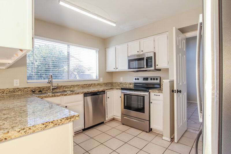 3,020/Mo, 19406 N 76th Drive Glendale, AZ 85308 Kitchen View