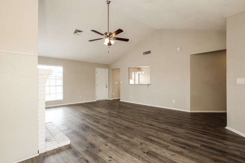 1,845/Mo, 6529 N 74th Drive Glendale, AZ 85303 Living Room View 2