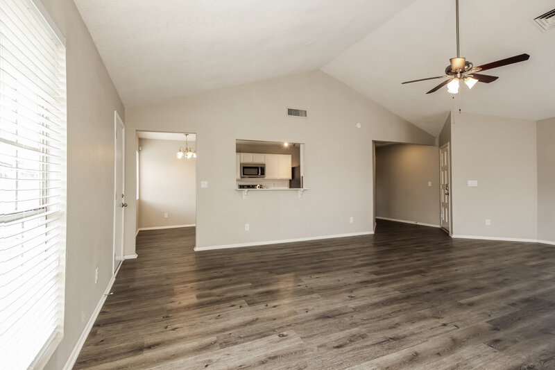 1,845/Mo, 6529 N 74th Drive Glendale, AZ 85303 Living Room View 3