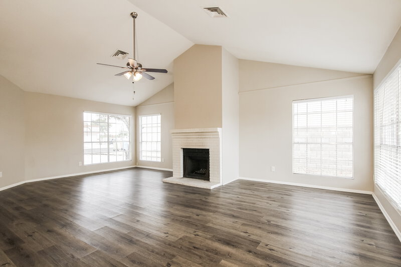 1,845/Mo, 6529 N 74th Drive Glendale, AZ 85303 Living Room View 4