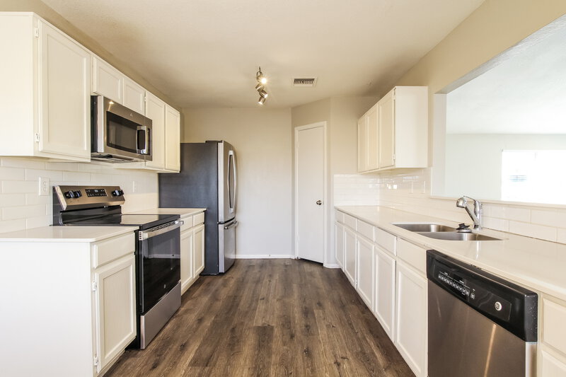 1,935/Mo, 6529 N 74th Drive Glendale, AZ 85303 Misc View 8