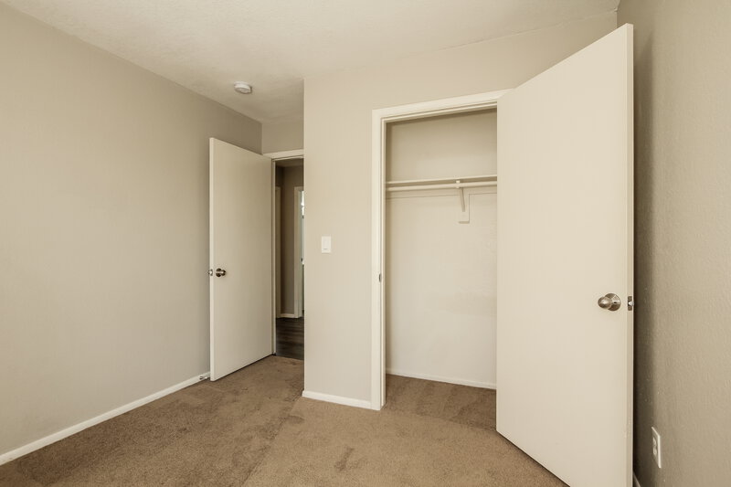 1,845/Mo, 6529 N 74th Drive Glendale, AZ 85303 Bedroom View 2