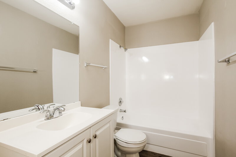 1,845/Mo, 6529 N 74th Drive Glendale, AZ 85303 Bathroom View