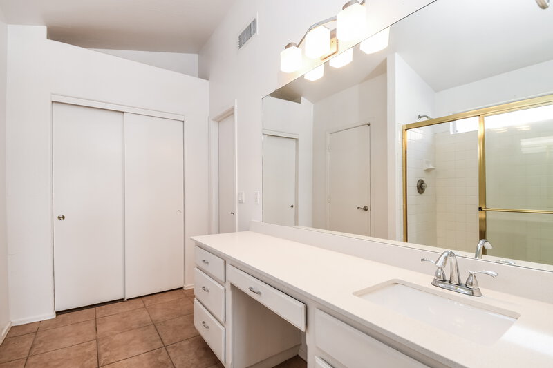 2,255/Mo, 1247 E Cindy St Chandler, AZ 85225 Main Bathroom View