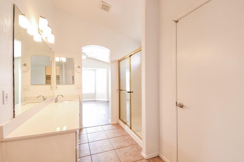2,255/Mo, 1247 E Cindy St Chandler, AZ 85225 Main Bathroom View 2