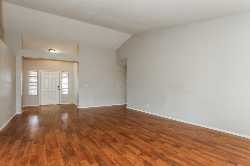 2,265/Mo, 5215 W Diana Avenue Glendale, AZ 85302 Living Room View 2