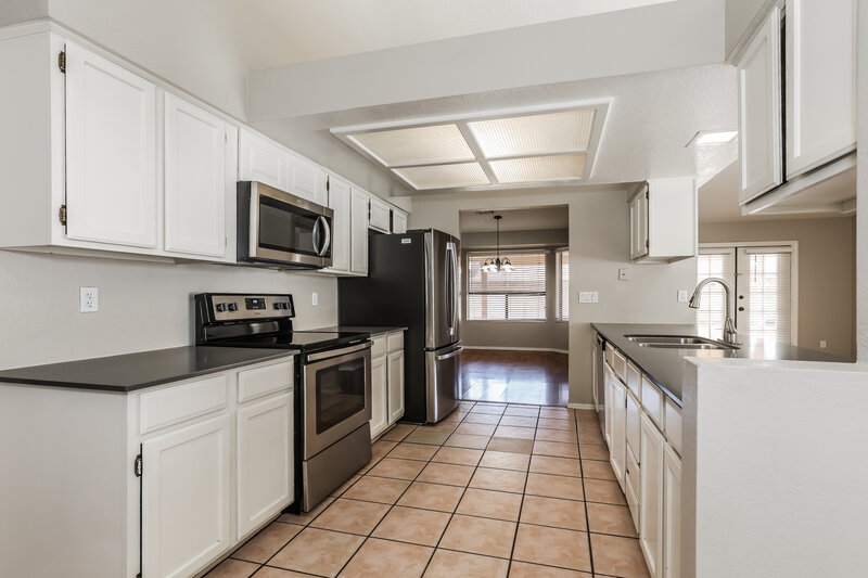 2,265/Mo, 5215 W Diana Avenue Glendale, AZ 85302 Kitchen View
