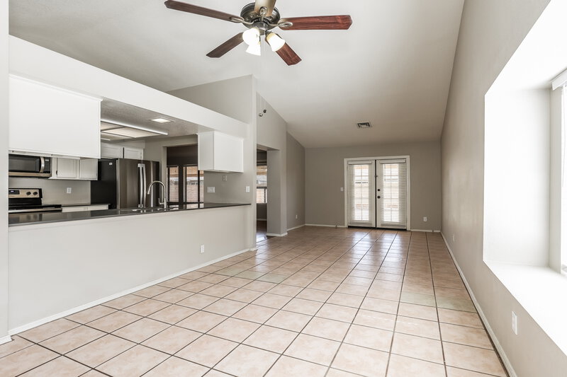 2,265/Mo, 5215 W Diana Avenue Glendale, AZ 85302 Family Room View