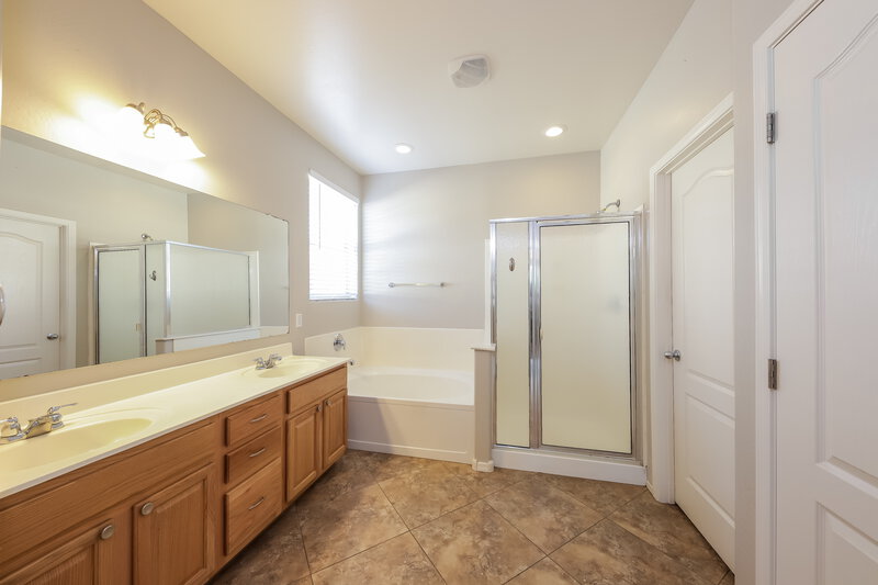 1,955/Mo, 26934 N 175th Ln Surprise, AZ 85387 Main Bathroom View
