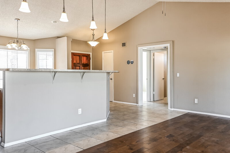 2,340/Mo, 1102 E Kerry Ln Phoenix, AZ 85024 Living Room View 2