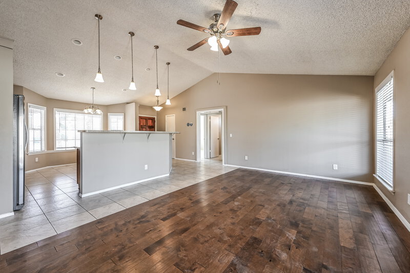 2,340/Mo, 1102 E Kerry Ln Phoenix, AZ 85024 Living Room View 3