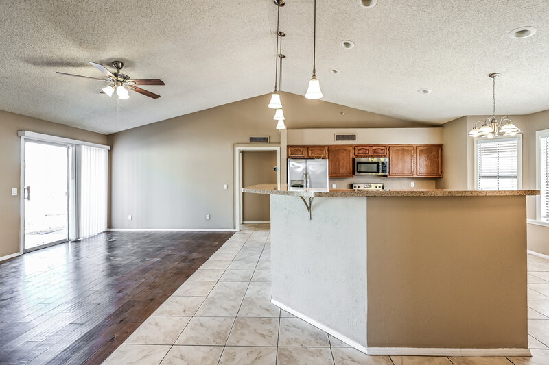 2,340/Mo, 1102 E Kerry Ln Phoenix, AZ 85024 Kitchen View 2