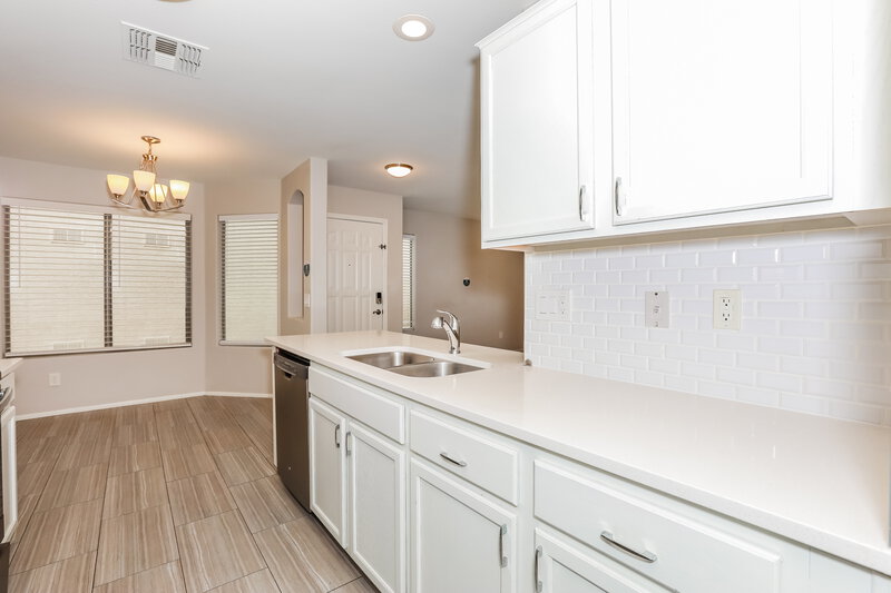 2,015/Mo, 1718 E Daniella Dr San Tan Valley, AZ 85140 Kitchen View