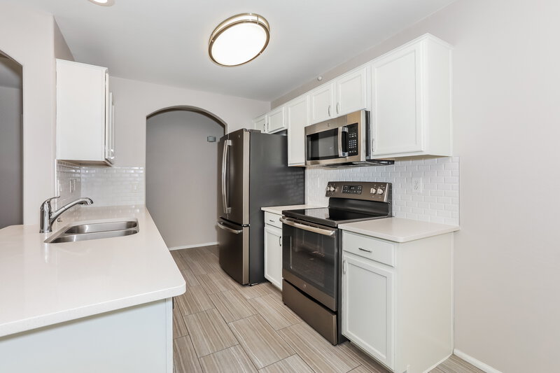 2,015/Mo, 1718 E Daniella Dr San Tan Valley, AZ 85140 Kitchen View 2