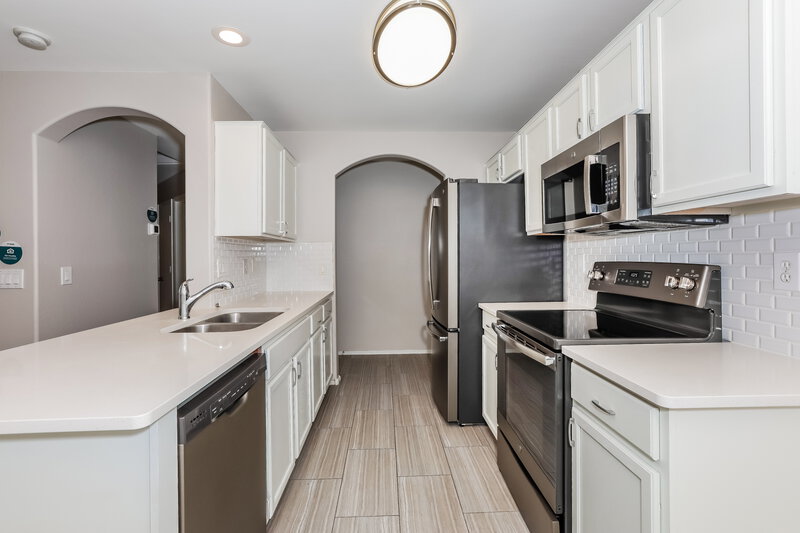 2,015/Mo, 1718 E Daniella Dr San Tan Valley, AZ 85140 Kitchen View 3